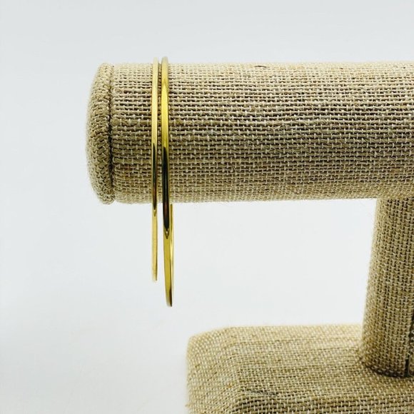 Skinny Bangle Bracelets Lot of 2 Gold Tone Classic Career Cosplay LARP - Picture 6 of 6